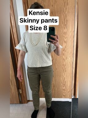 Kensie Olive sage skinny 99% cotton pants size 8 / 29 short. 16" waist